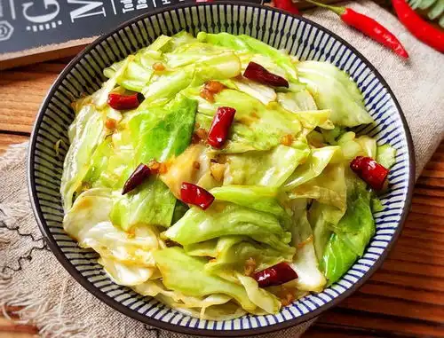 包菜怎么炒更好吃掌握好3个窍门,包菜出锅爽脆入味,营养解馋
