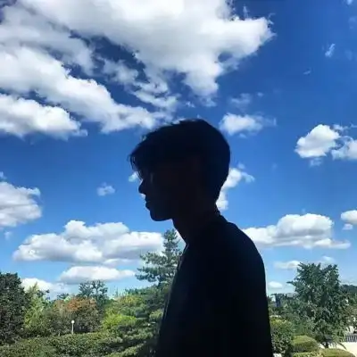 男生头像以为你我相信真爱
