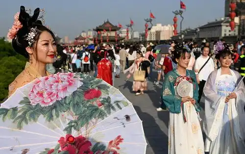 张维为这就是中国第253期勇往直前的中国年轻人
