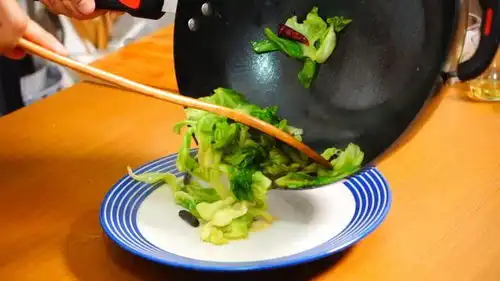 饭店包菜很好吃,教你一招在家做,入味脆爽吃着香,一盘一会抢光
