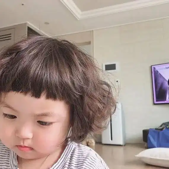 你的微信表情包女孩长大了这回她带着妹妹一起圈了41w粉
