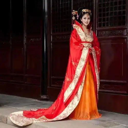 不同时代不同的服装特点,汉服有灵气,旗袍显女人味,还有它华美
