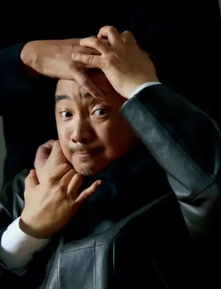 徐峥登智族gq,无助眼神笑翻众人网友哈哈哈,辣眼睛
