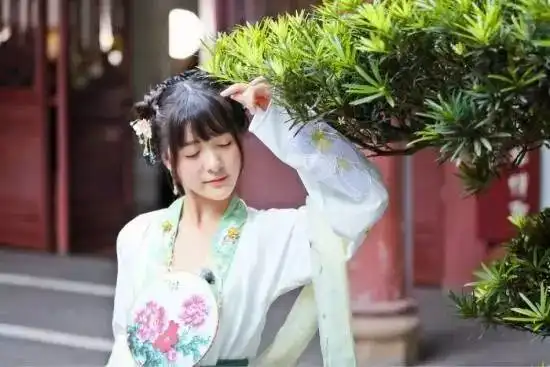 揭秘周星驰与他的星女郎们
