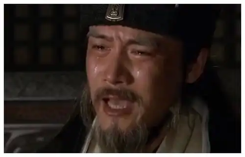 三国演义听到赵云病逝,旧版诸葛亮愣住30秒,新版马上就哭了

