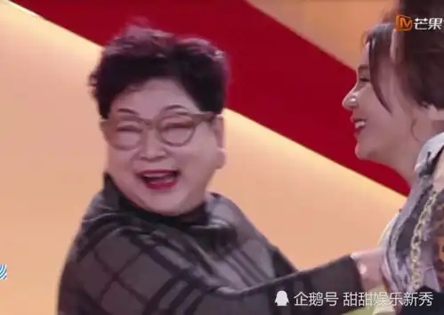 当儿媳惊喜现身那一刻,谁注意钱妈妈的表情场面一度失控
