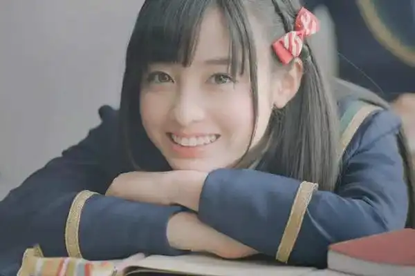 桥本环奈上热搜了她的水桶腰不见了,但依旧被网友吐槽
