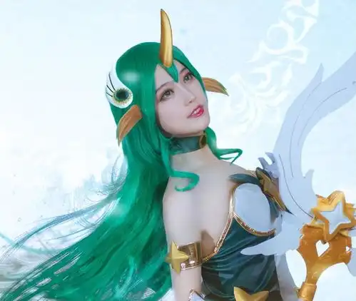 奶妈索拉卡cos,表情妩媚,身材简直热辣
