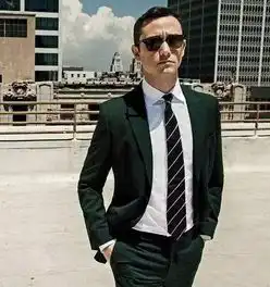 非梵格尚反正长得丑身材不好,穿啥都没救
