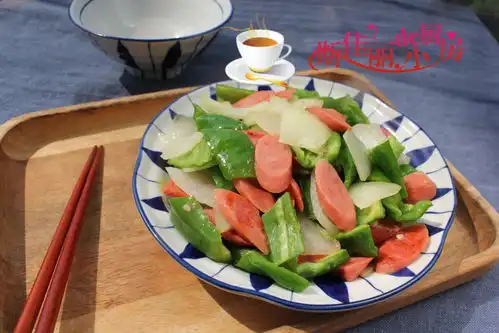 武汉夫妻俩极简晚餐,才用了18元,荤素搭配实惠美味家人吃得香
