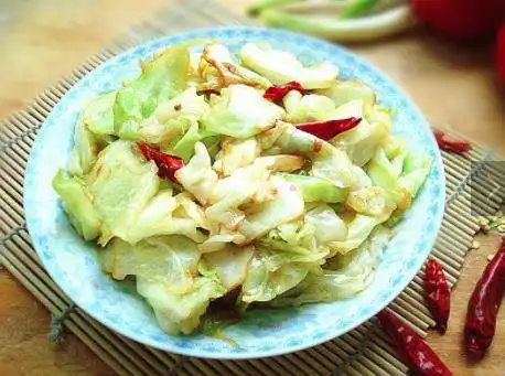 包菜换种新做法,比吃肉还要香,美味又下饭,实在是太过瘾了
