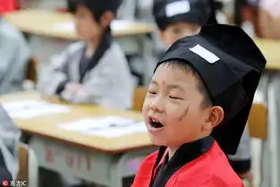 小学生穿汉服参加新学期开笔礼有笑有哭成表情包
