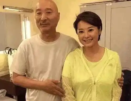 崔永元深夜点名陈佩斯,只说了3个字再次讲出了大实话
