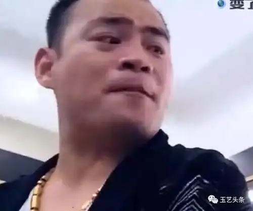 最新骗局澳门富二代表情哥是如何忽悠你买玉石的
