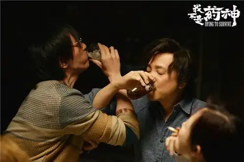 这才是演员该有的样子,没任何包装现身公众场合,他就是王传君
