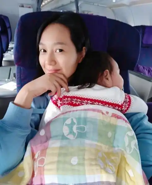 朱丹带女儿与周一围相聚,他们夫妻俩的小甜蜜处处可见
