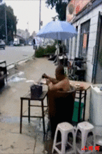 搞笑笑话今天我像往常一样来到护城河边,脱掉鞋袜洗洗脚突然...手机
