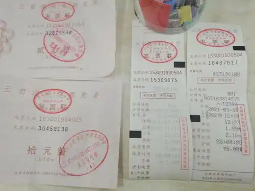 市民反映出租车出具发票无法报销甚至造假记者暗访昆明出租车行业
