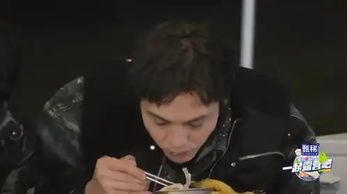 笑得,不许你们错过陈伟霆做啤酒鸡的视频饱饱做饭的时候不允许一丝意外发生大家还给他的菜做...

