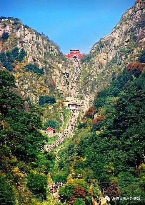 2017年泰山登山节隆重举行之际,118元登泰山还有礼物送特价活动,平时连门票都不够哦,赶快行动吧
