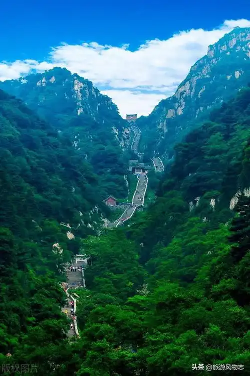 爬泰山,没点文化真不行泰山登高必自碑,还有人问啥意思
