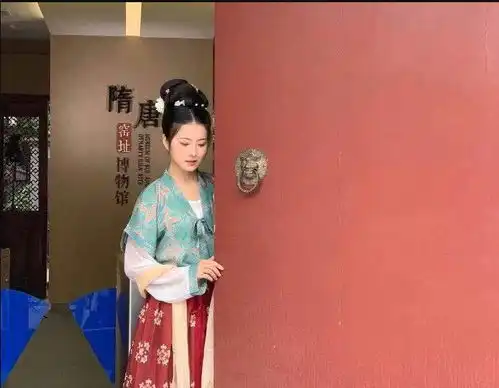 穿着汉服做陶艺,隋唐窑址博物馆儿童节大礼包开箱了
