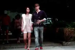 朱丹与周一围恋情首曝光两人拥吻宅照曝光
