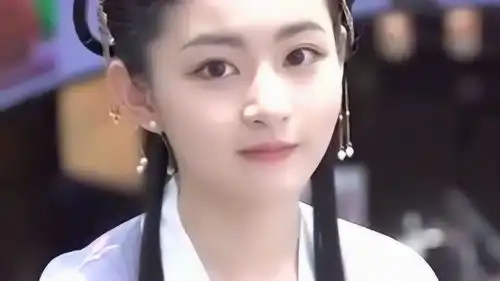 美若天仙的汉服小姐姐,这气质真是没话说,抬头的瞬间美到爆
