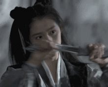 关晓彤,学学你男人鹿晗吧
