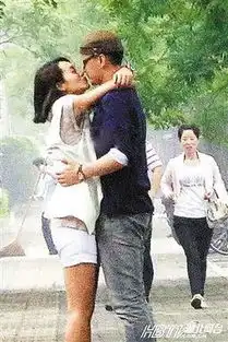 朱丹周一围当街激吻网友怀疑太高调系炒作
