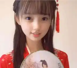 抖音最美汉服小萝莉,看到她笑的一瞬间,网友我要抱回家养一个
