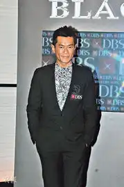 古天乐生日与家人吃饭庆祝照全家福面无表情

