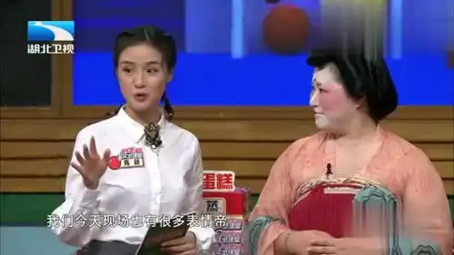 网红汤圆姐姐汉服造型惊艳全场,非正式课堂众人合做表情包
