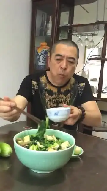 大哥到底是东北哪里人啊,每次嘟嘟囔囔说一堆,都听不太懂说的啥
