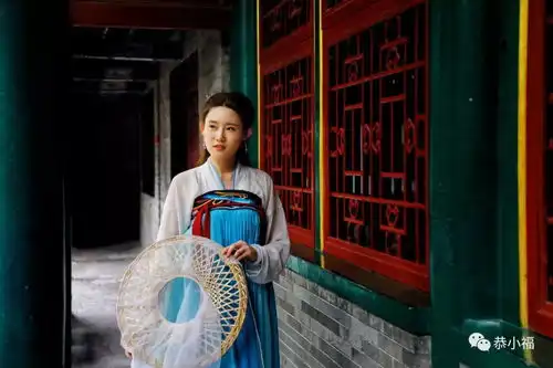 衣服要潮表情要对汉服小姐姐带你解锁王府pose大全
